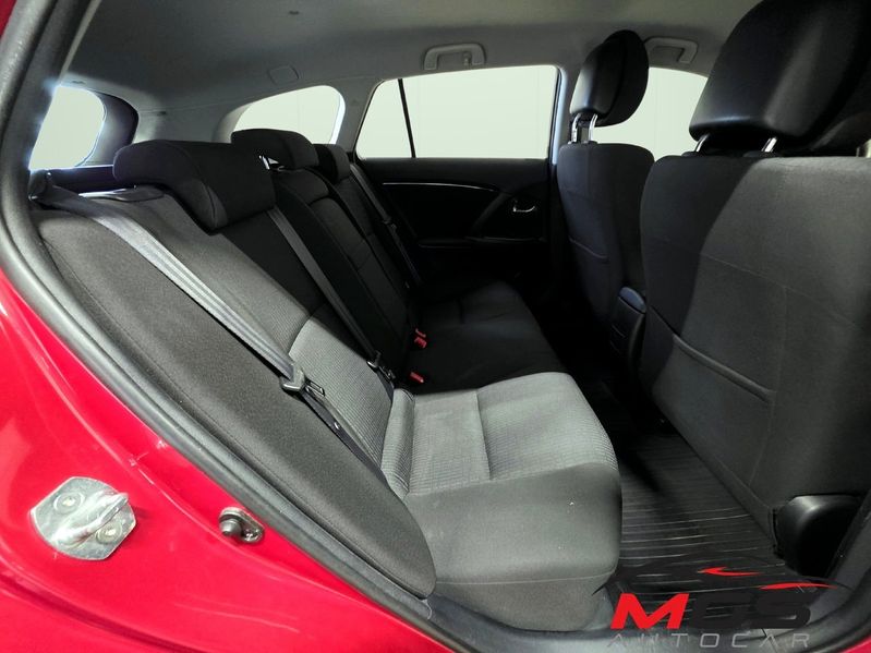 Toyota Avensis bild 13