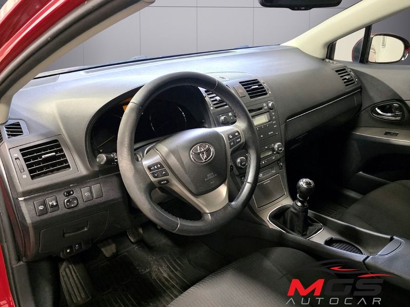Toyota Avensis bild 15
