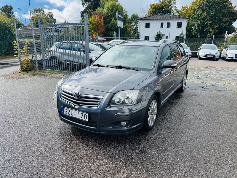 Toyota Avensis bild 2