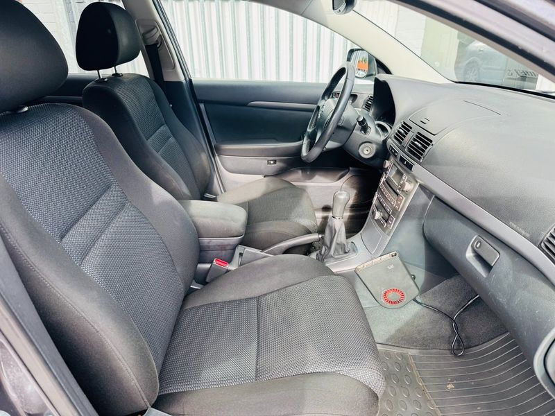 Toyota Avensis bild 5