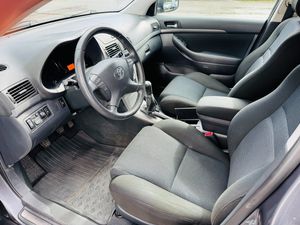 Toyota Avensis bild 8