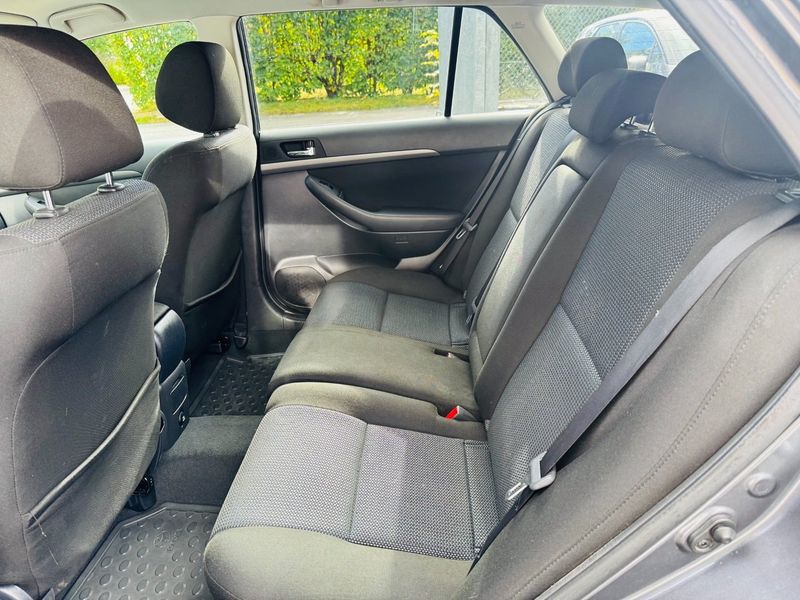 Toyota Avensis bild 7