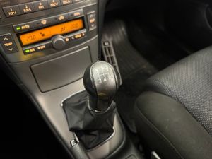 Toyota Avensis bild 22