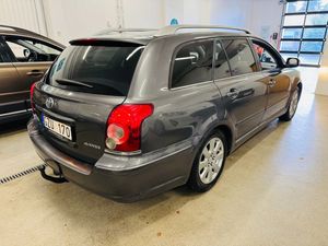 Toyota Avensis bild 15