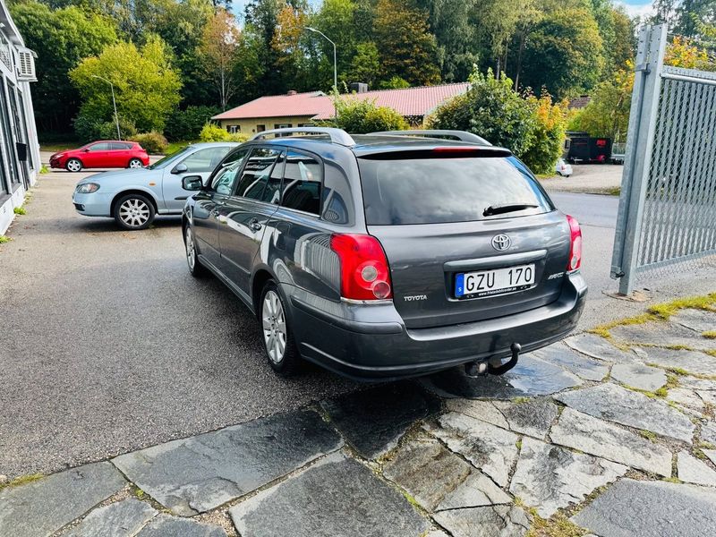 Toyota Avensis bild 4
