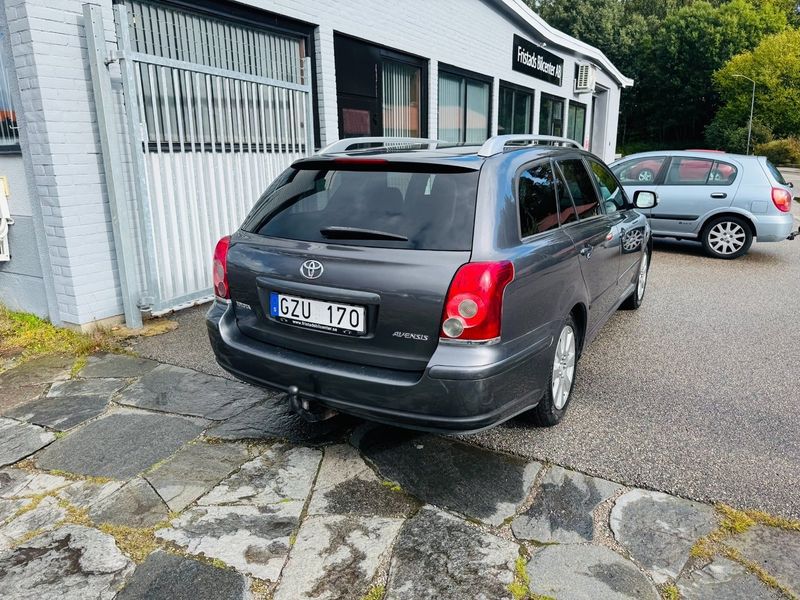 Toyota Avensis bild 3