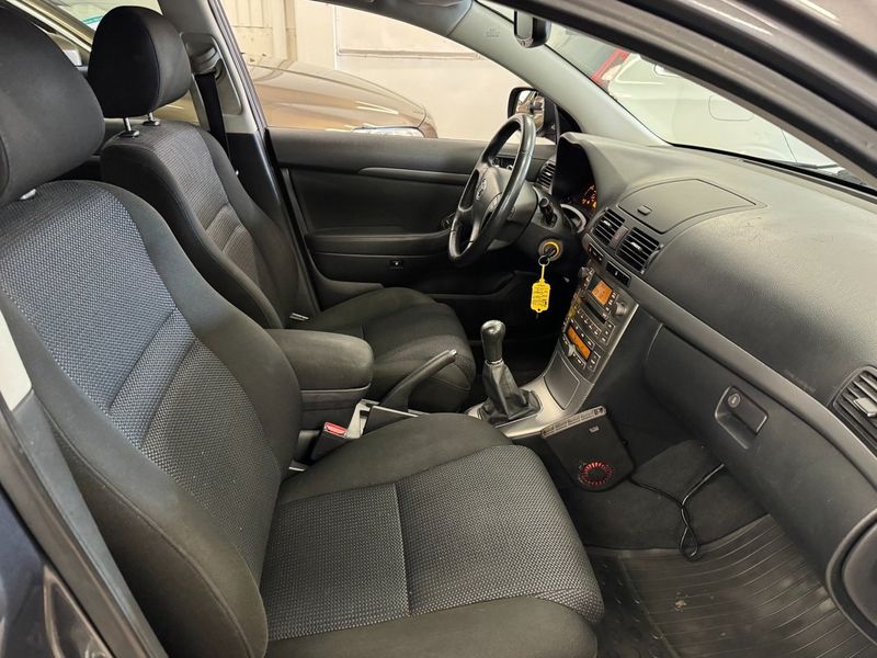 Toyota Avensis bild 17