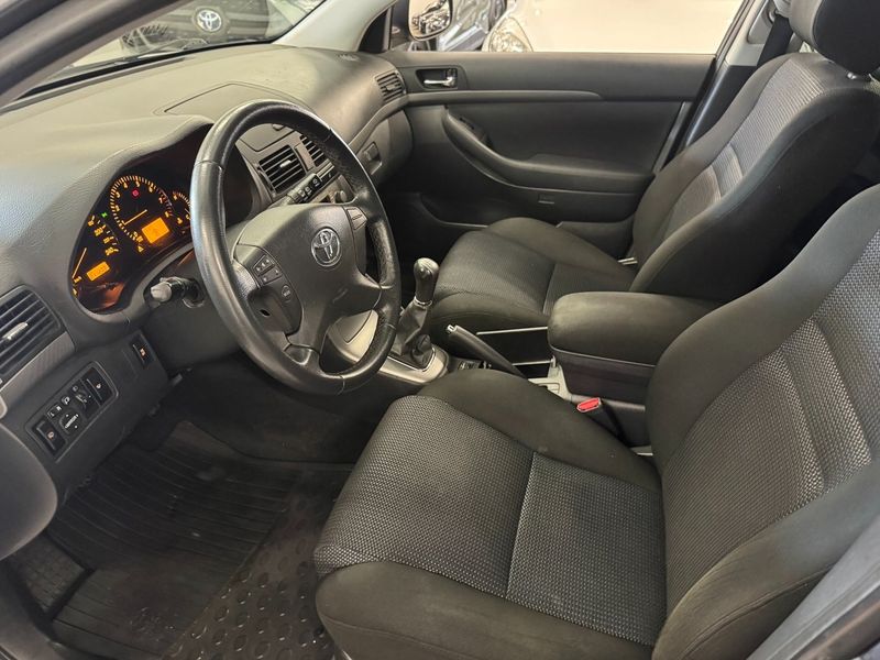 Toyota Avensis bild 20