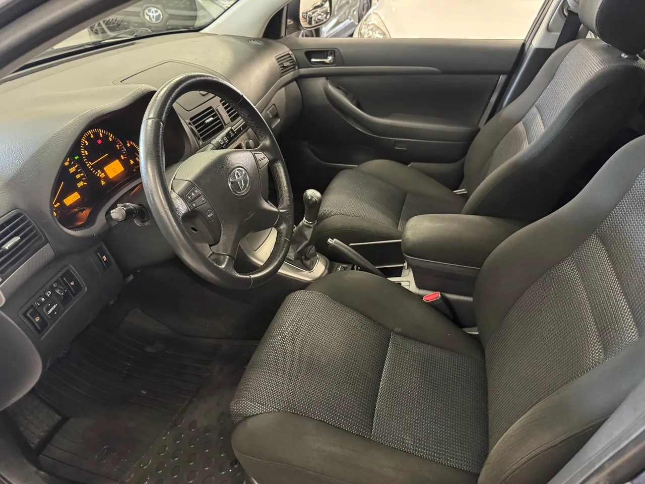 Toyota Avensis bild 20