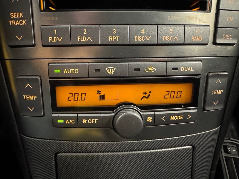 Toyota Avensis bild 24