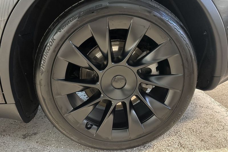 Tesla Model Y bild 26