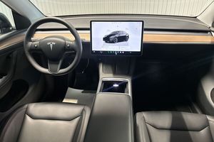 Tesla Model Y bild 9