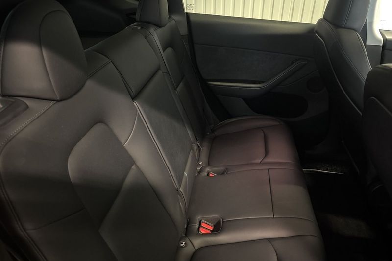 Tesla Model Y bild 13