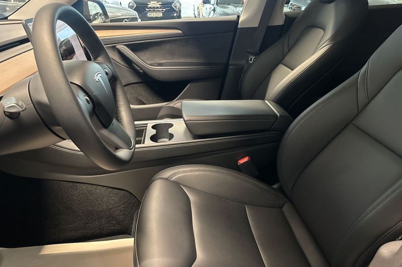 Tesla Model Y bild 10