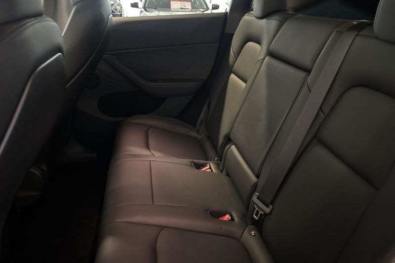 Tesla Model Y bild 12