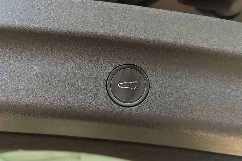 Tesla Model Y bild 28