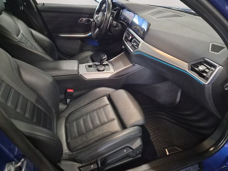 BMW 330 bild 13