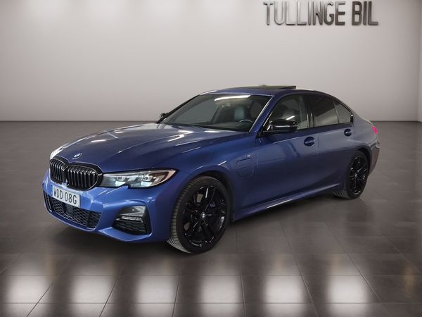 BMW 330 e Sedan M Sport H/K Taklucka B-Kamera Navi Läder Drag 19" - 2020