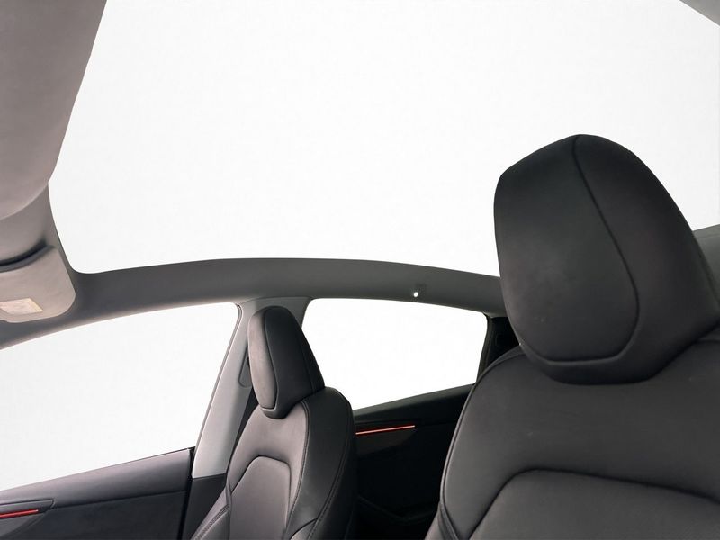 Tesla Model Y bild 15