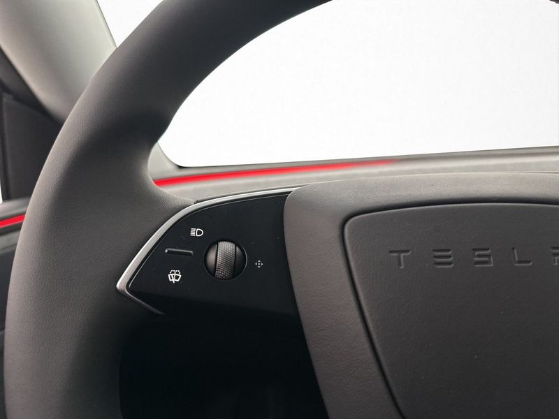 Tesla Model Y bild 18