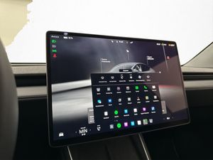 Tesla Model Y bild 25