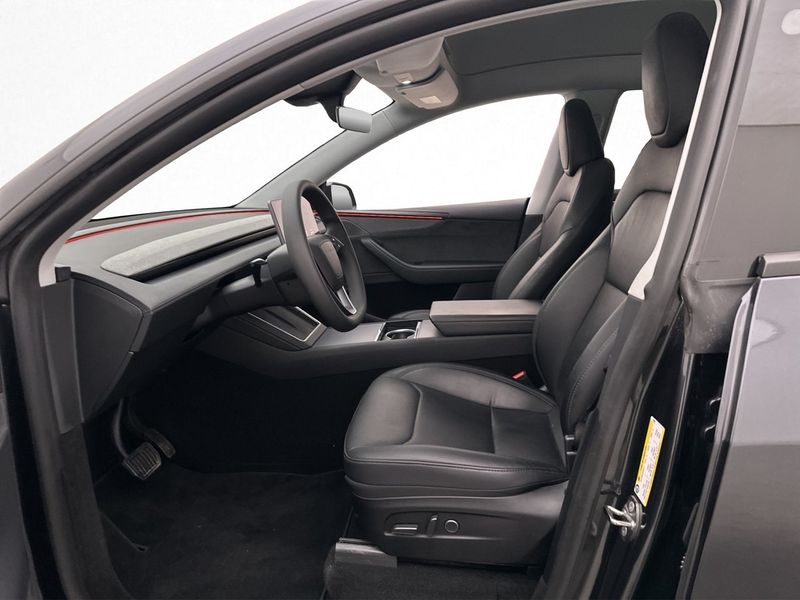 Tesla Model Y bild 14