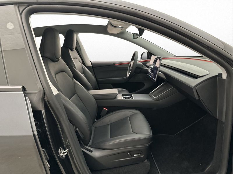 Tesla Model Y bild 30