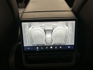 Tesla Model Y bild 28