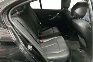BMW 330 bild 8