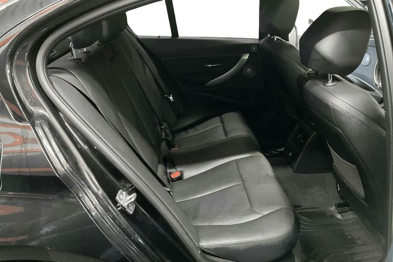 BMW 330 bild 8