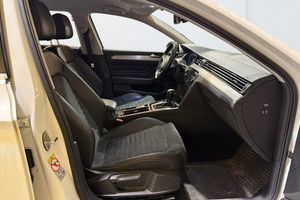 Volkswagen Passat bild 7