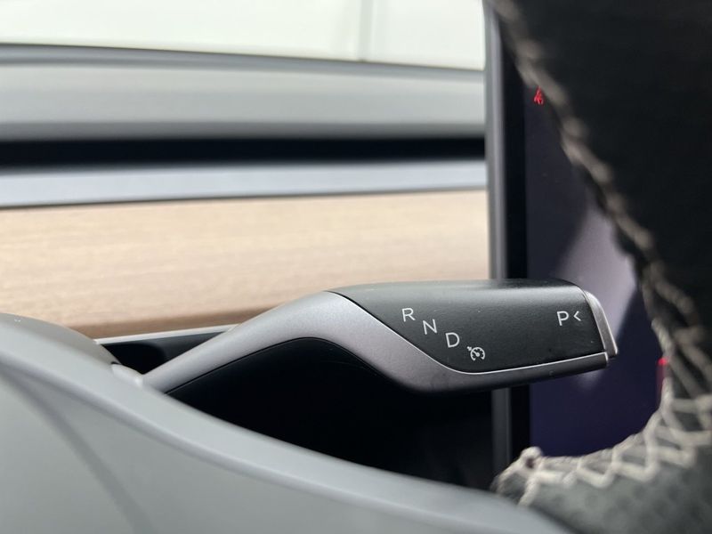 Tesla Model Y bild 17
