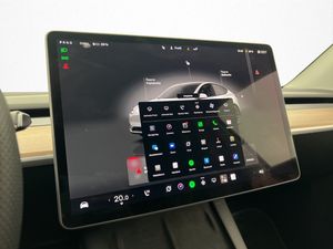 Tesla Model Y bild 24