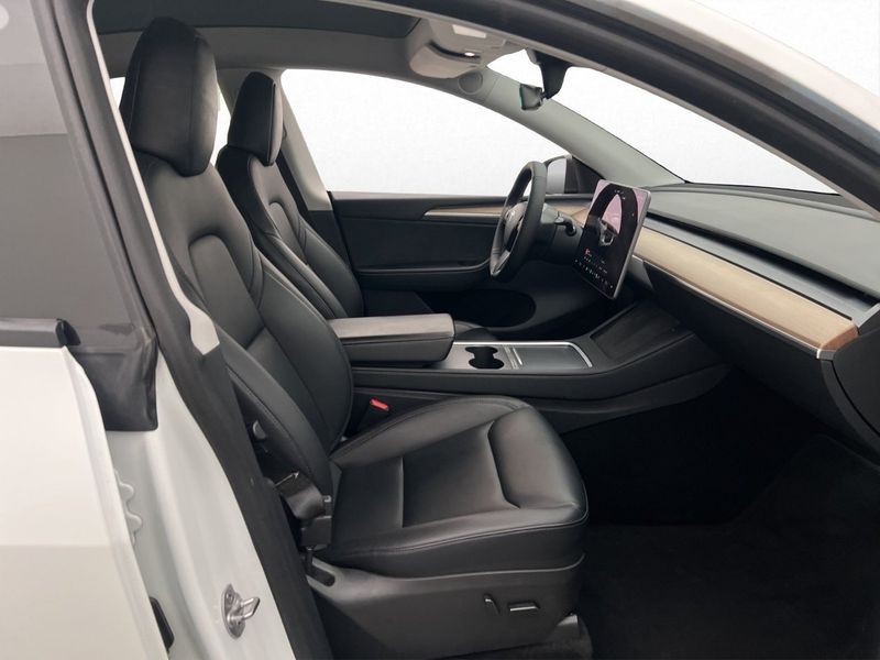Tesla Model Y bild 27