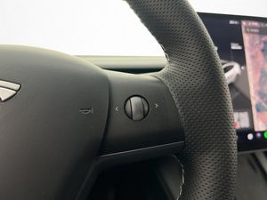 Tesla Model Y bild 16