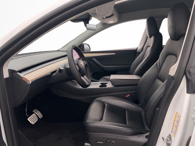 Tesla Model Y bild 12