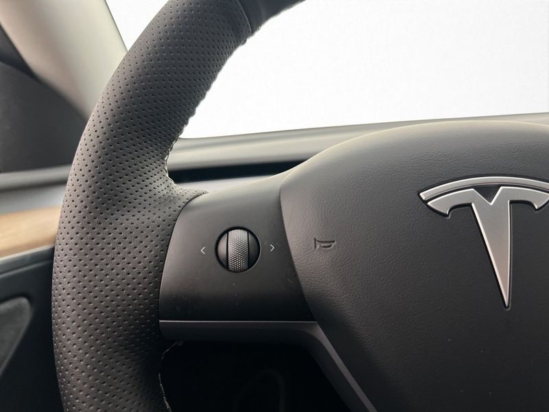 Tesla Model Y bild 15