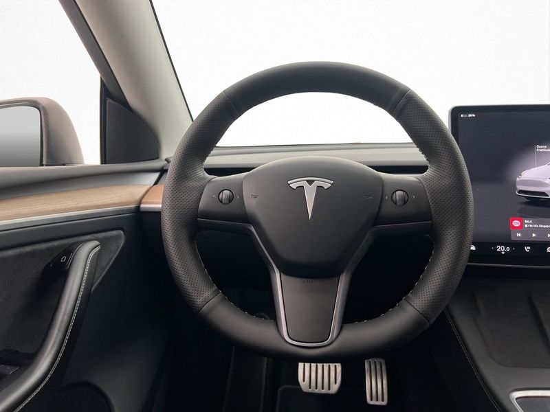 Tesla Model Y bild 14