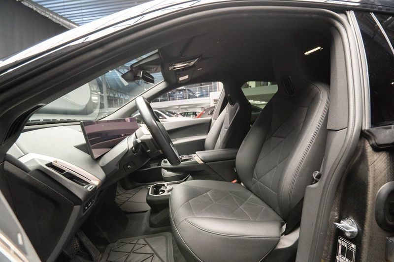 BMW iX bild 18