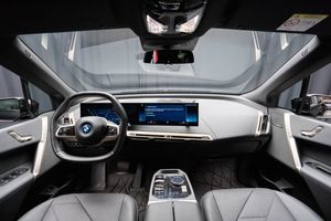 BMW iX bild 14