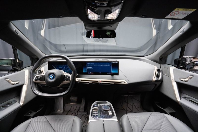 BMW iX bild 14
