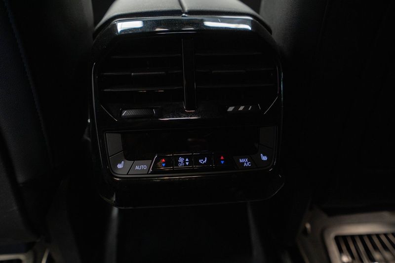 BMW iX bild 21
