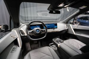 BMW iX bild 11