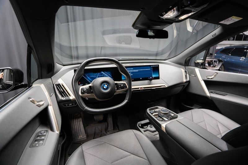 BMW iX bild 11