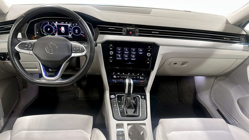 Volkswagen Passat bild 10