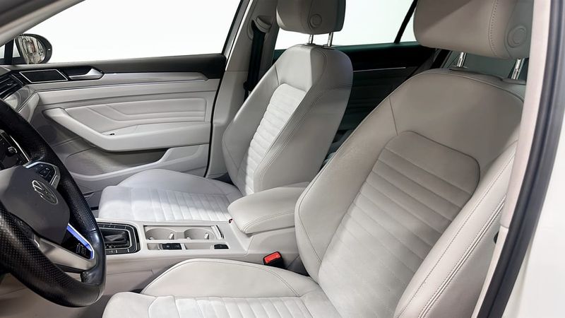 Volkswagen Passat bild 8