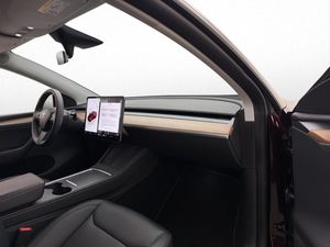 Tesla Model Y bild 17