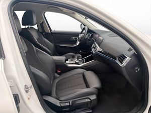 BMW 330 bild 15