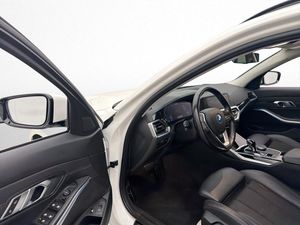 BMW 330 bild 12