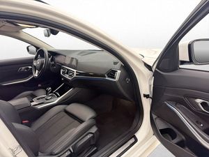 BMW 330 bild 16